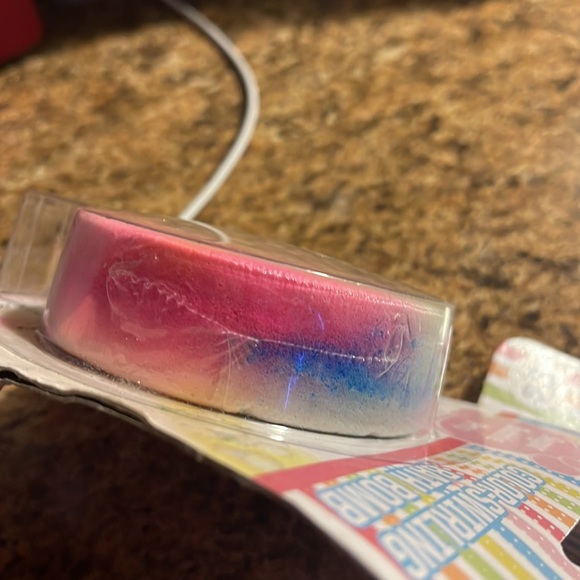 Like new $5 sugar Bubble pop color swirling bath bombs - Picture 7 of 7